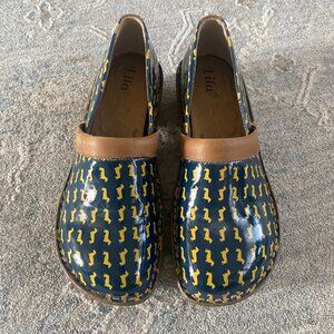 Lila SureGrip Doxie Clog Navy Yellow Dachshund Dog Comfort Shoe - Size 8